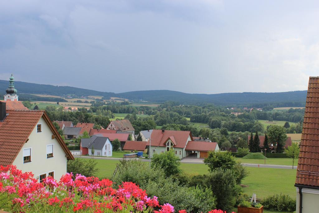 Pension-Gaestehaus Kueblboeck Neualbenreuth Ruang foto